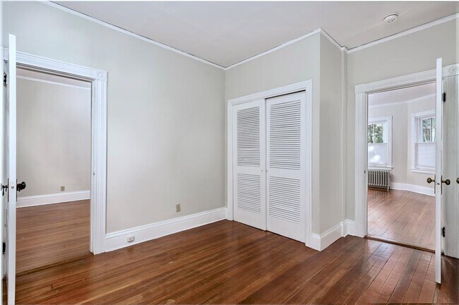 Building Photo - 128 Congdon St