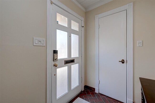 Building Photo - 6329 Del Monte Dr
