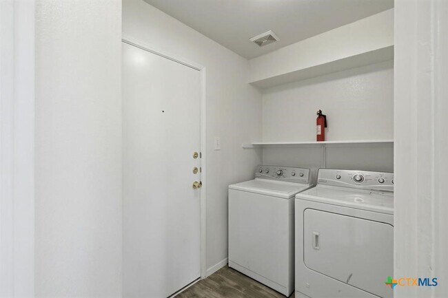 Building Photo - 1005 Rolling Ridge Dr