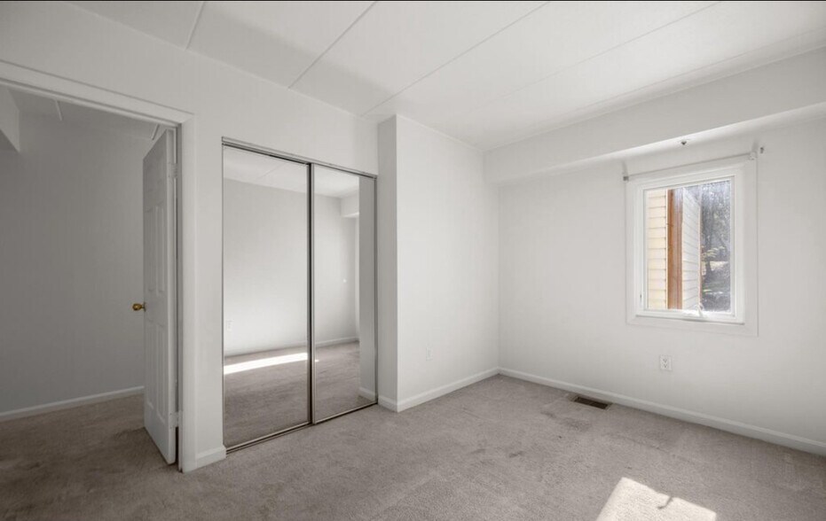 Building Photo - 18120 Windsor Hill Dr