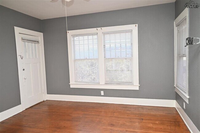 Building Photo - 1705 Pearl Ave