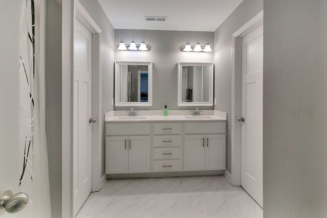 Building Photo - 110 War Admiral Ct