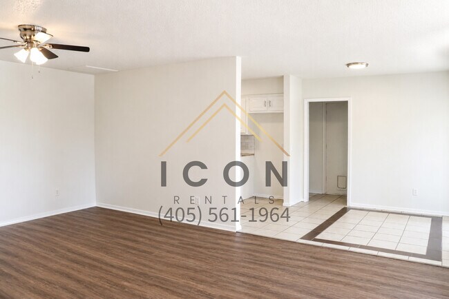 Building Photo - 515 N Robin Way
