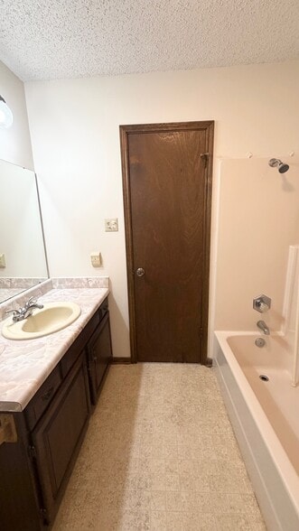 Building Photo - 610 Natalie Dr