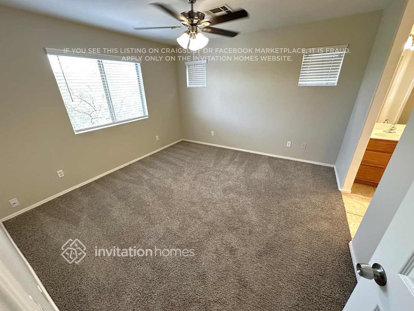 Building Photo - 7211 S 8th Terrace