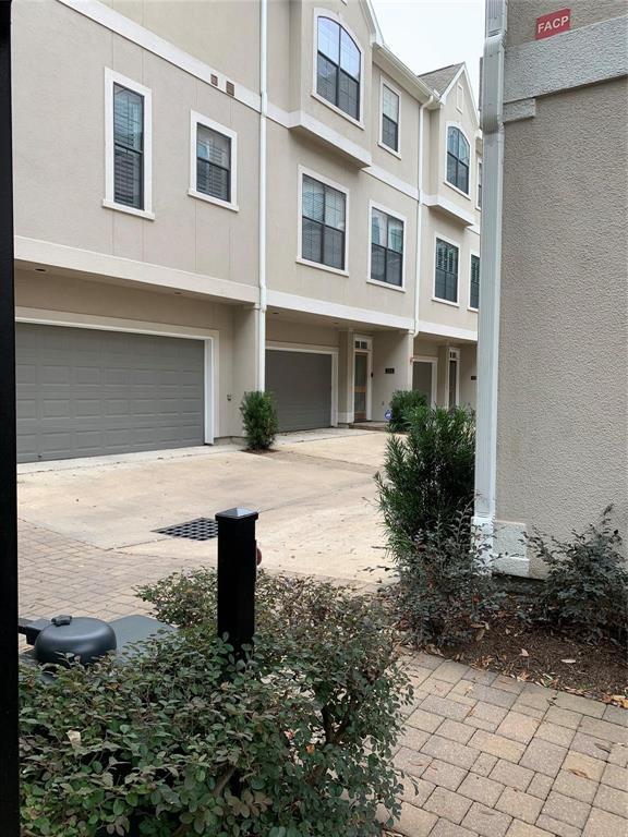 Building Photo - 2210 Mid Ln