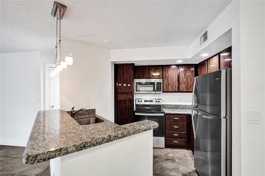 Building Photo - 457 Vista Isles Dr