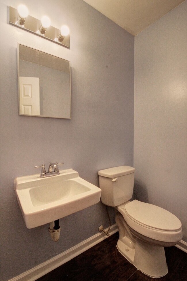 Building Photo - Adorable 2bd/1.5ba Duplex Less Than 1 Mile From Downtown Durham!