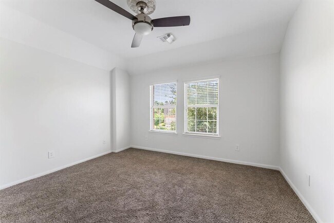 Building Photo - 2 Granite Path Pl