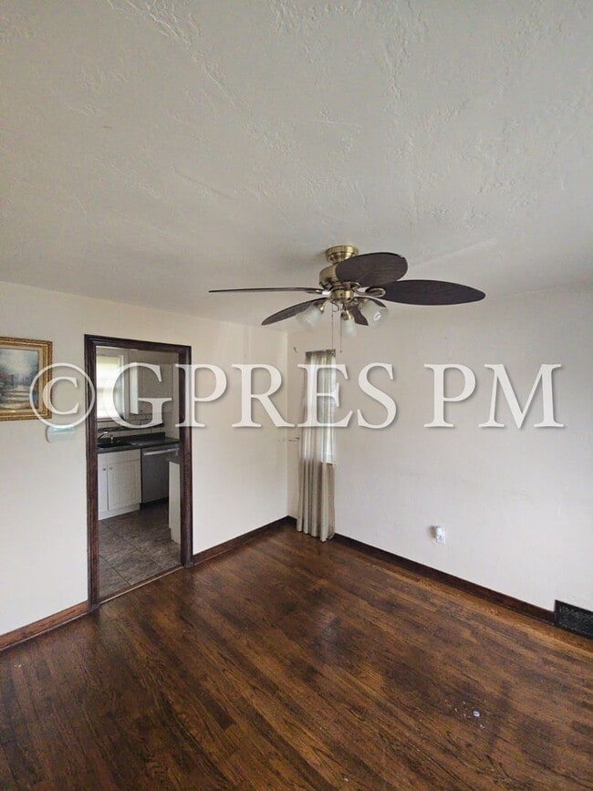 Building Photo - Welcome to this charming 3-bedroom, **Pric...