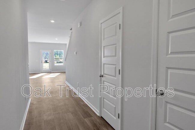 Building Photo - 726 Ridgley Dr