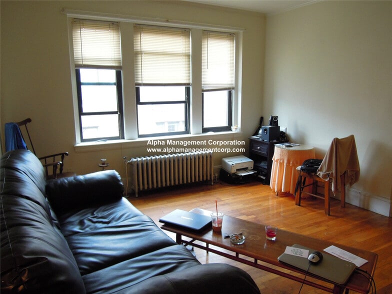 Building Photo - 349 Pleasant St