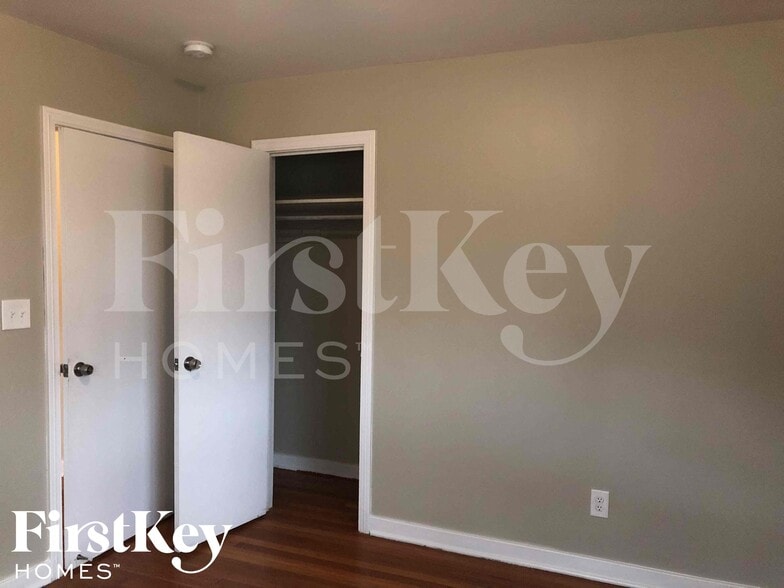 Building Photo - 901 Elizabeth Dr