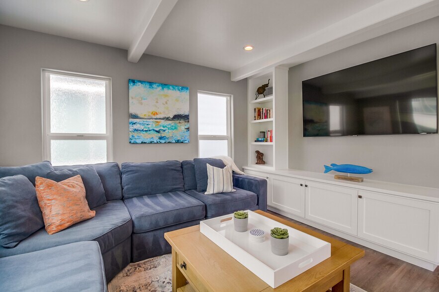 Building Photo - 735 Whiting Ct