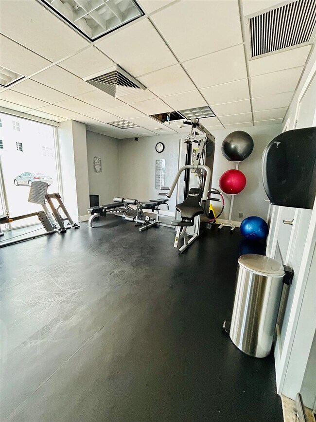 Building Photo - 3750 Galt Ocean Dr