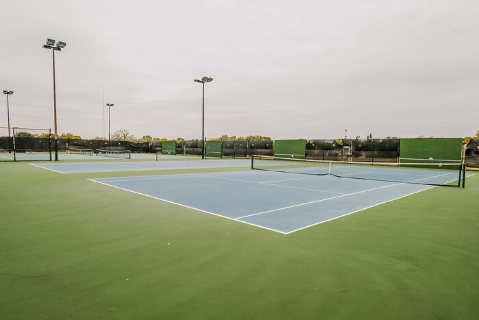 Building Photo - 305 Pebblebrook St