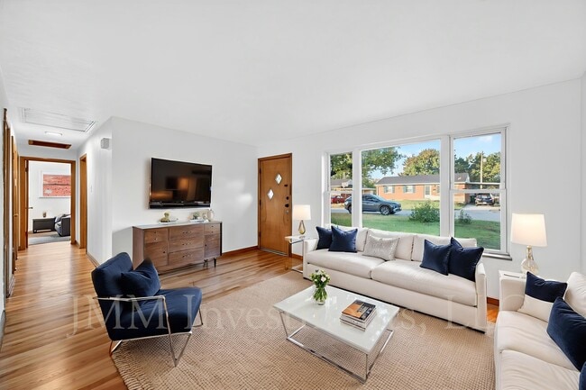 Building Photo - 4015 Greenmeadows Dr