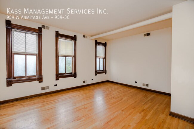 Building Photo - 959 W Armitage Ave