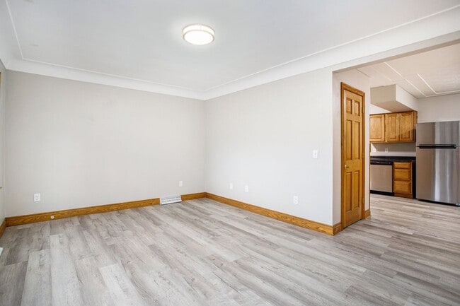 Building Photo - Beautiful Remodeled 3/1 home with large yard! - Ask about our Deposit Free Leasing opportunity!