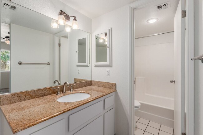 Building Photo - New Rental Listing in Scottsdale Springs C...