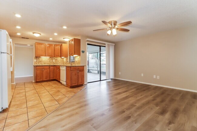 Building Photo - 7801 Glencoe Dr