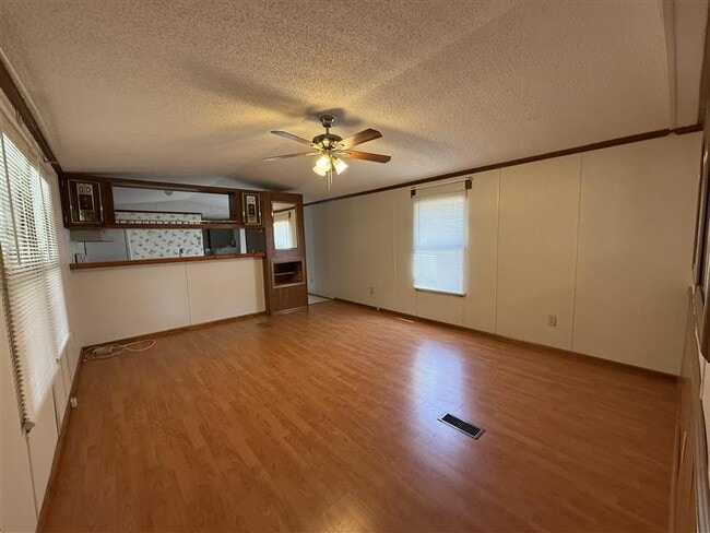 Building Photo - 147 Hiatt Ln