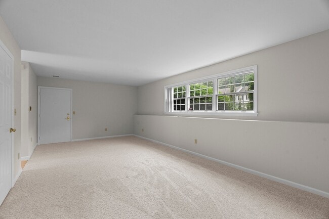 Building Photo - 28 Brantwood Dr