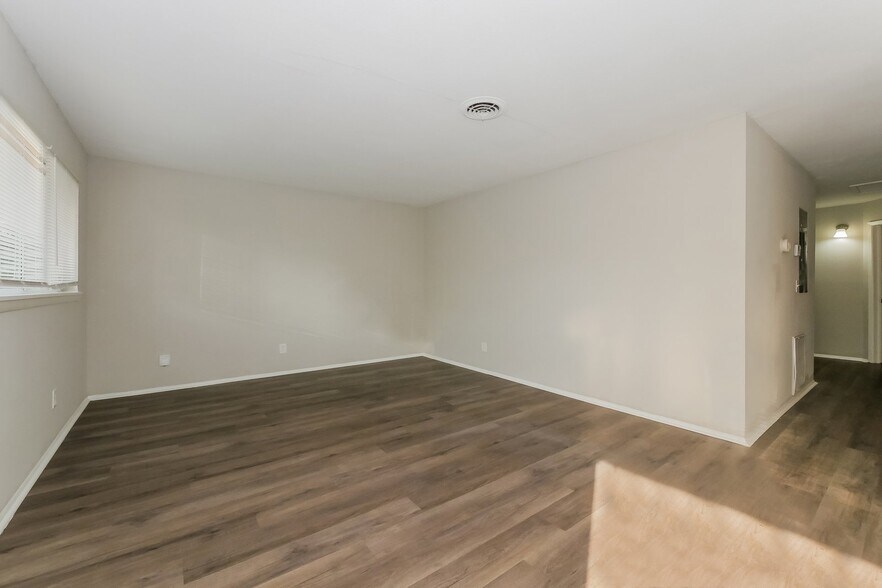 Building Photo - 256 Melvin Ave