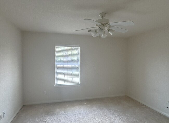 Building Photo - 19538 Piney Lake Dr