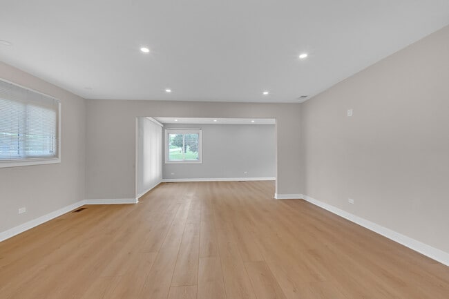 Building Photo - 1055 N Bluebonnet Ln
