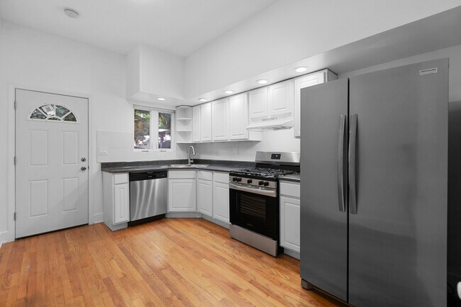Building Photo - 1828 N Whipple St