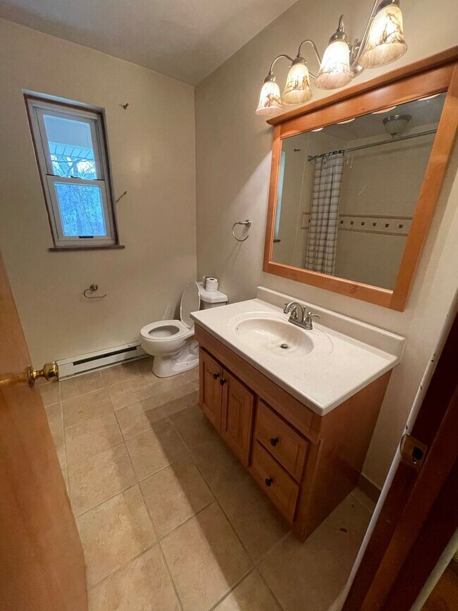 Building Photo - Beautiful 4 Bedroom, 2.5 Bathroom, 3000sq.ft Ranch! Pet Friendly!