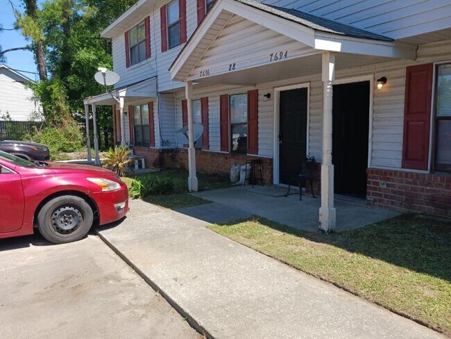 Building Photo - Huge 3 bed unit in North Charleston!