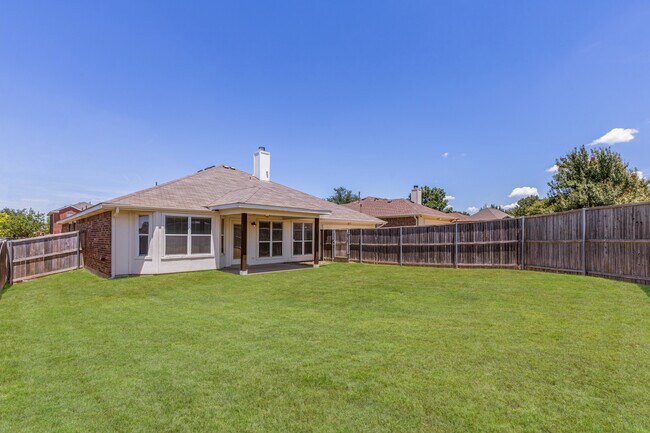Building Photo - 2281 Fieldcrest Dr