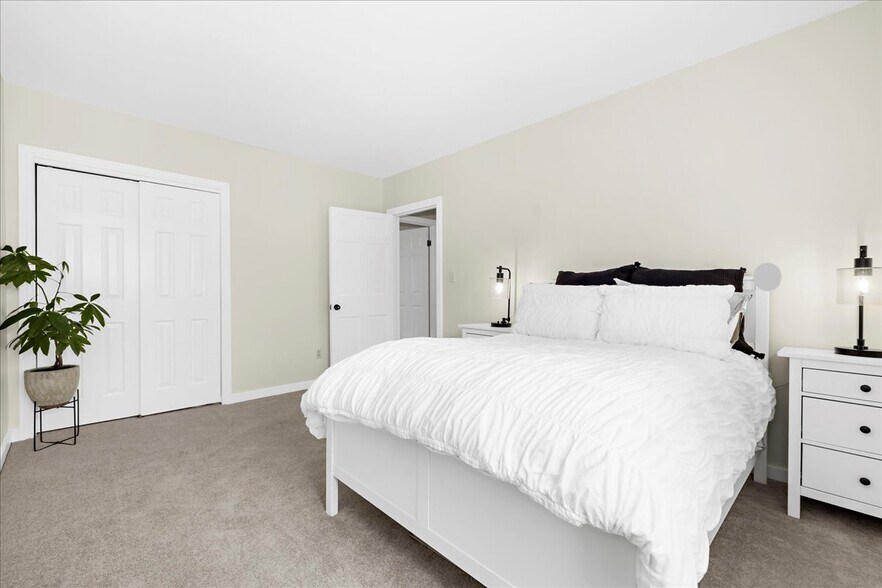 Building Photo - 656 Washington Blvd