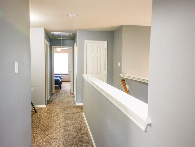 Building Photo - 6 Scenic Brook Ct
