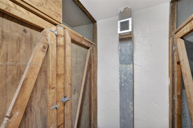 Building Photo - 3100 W Rolling Hills Cir