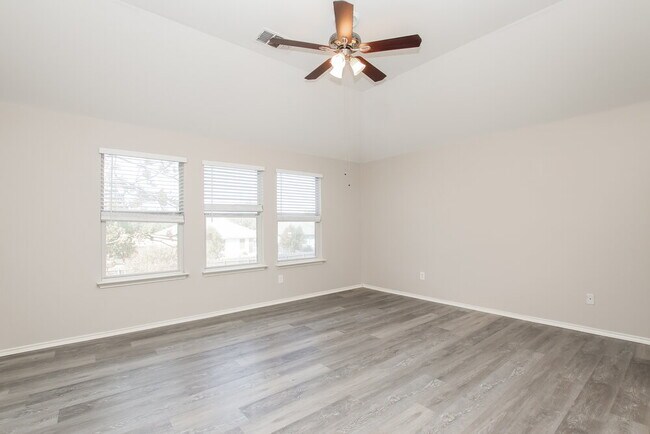 Building Photo - 121 Castle Dr