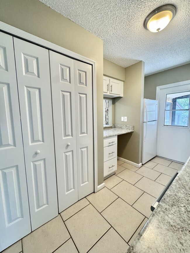 Building Photo - 5313 Soundview Ave