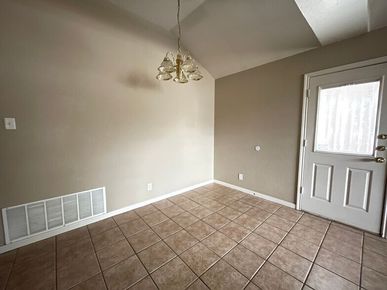 Building Photo - 4702 John David Dr