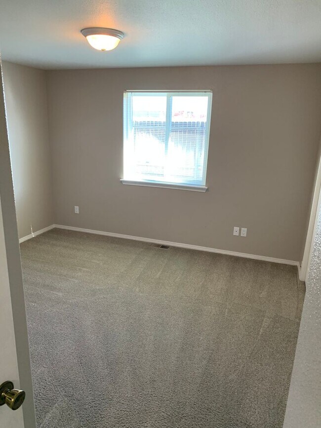 Building Photo - Pross6