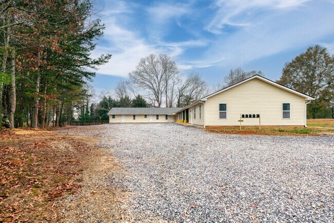 Building Photo - 5494 Saddle Club Rd