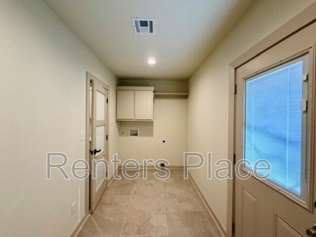 Building Photo - 1425 N Denver Ave