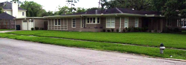 Building Photo - 2490 Harrison Ave