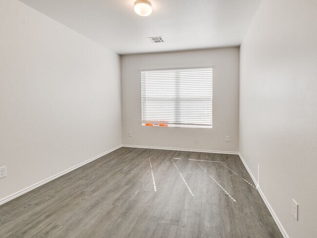 Building Photo - Low-Maintenance Living – 4 Bed Duplex in Redstone Ranch with Full Lawn Service