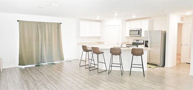 Building Photo - 271 Begonia Ln