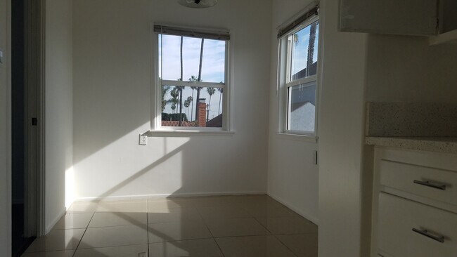 Dining Area - 5735 S Rimpau Blvd