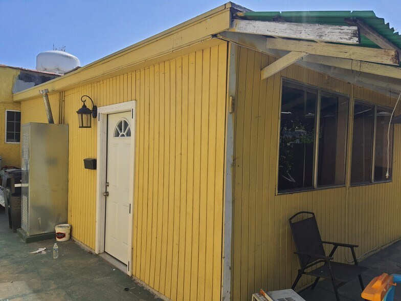 Building Photo - 2647 Independence Ave