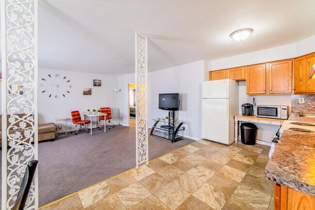 Building Photo - 18732 Dix Toledo Rd