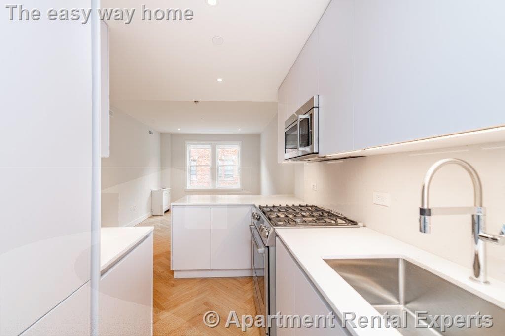 Building Photo - 19 Forest St